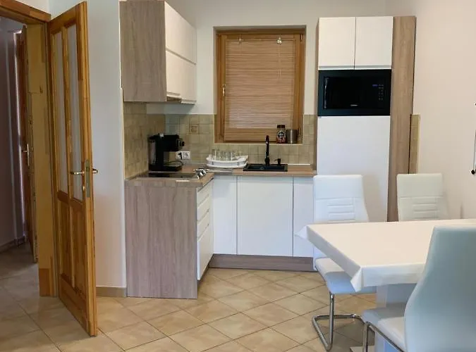 Simon Apartment *