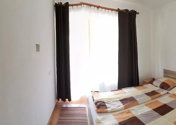 Simon Apartment *